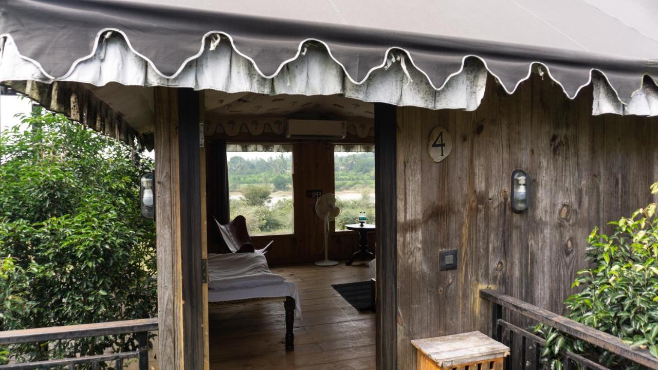 16 Bedouin Hotell Hosūr Exteriör bild